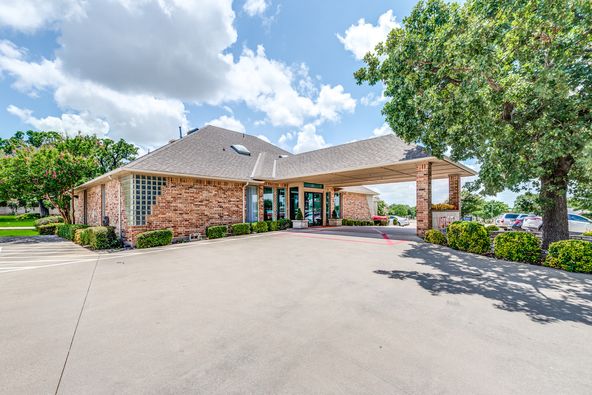 501 W Harwood Rd, Hurst, TX 76054